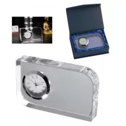 Szklany blok z zegarem